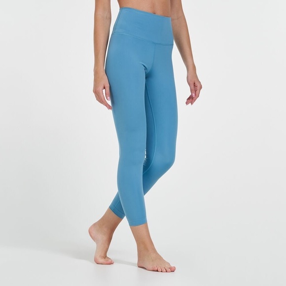 Nike
Women's 7/8 Yoga Leggings size M - Picture 3 of 9